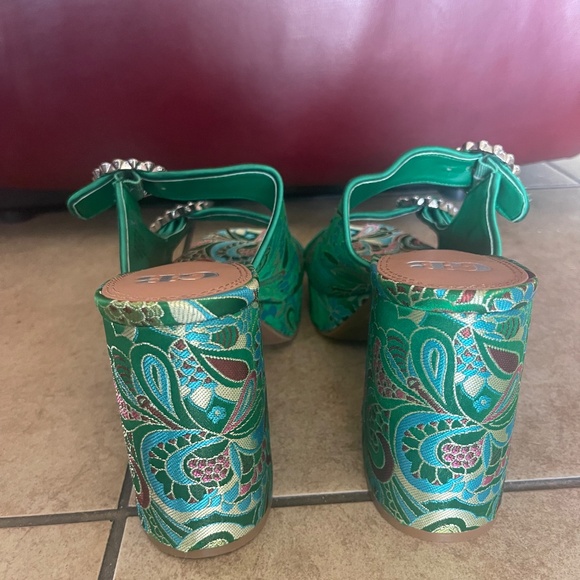 GB Green Embroidered Paisley Rhinestone Buckle Platform Sandals 10. - Picture 3 of 11